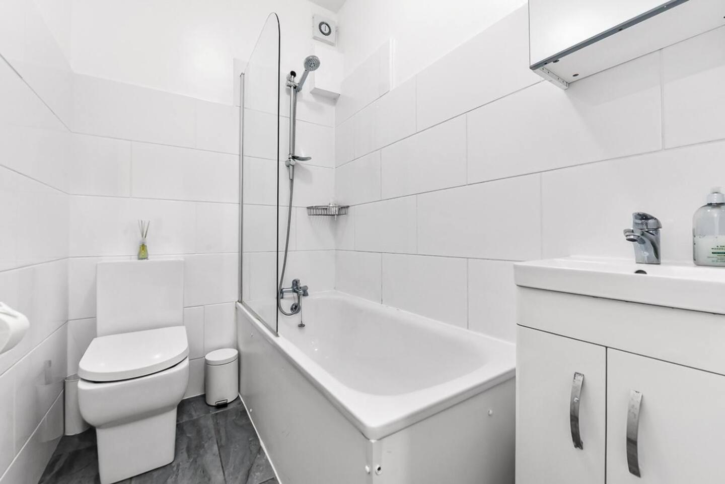 2 Bed Apartment- Finsbury Park Station B Лондон Экстерьер фото